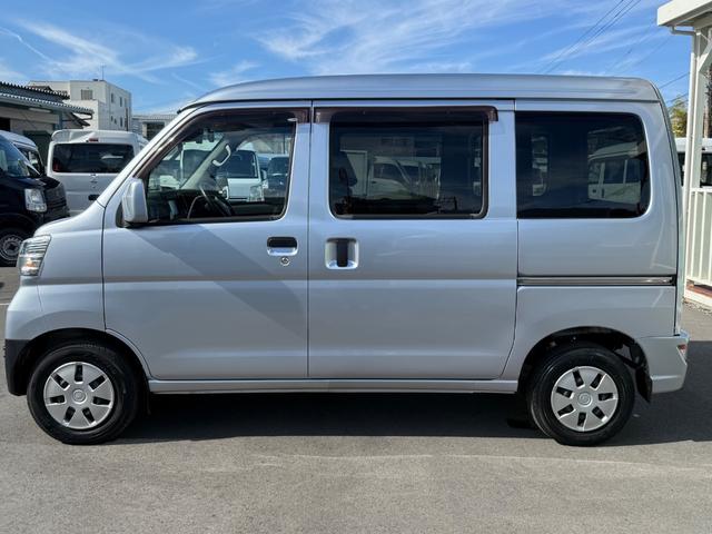 ハイゼットカーゴ クルーズＳＡＩＩＩ　ハイルーフ　４ＷＤ　ビジネスパッケージ　キーレス　前パワーウィンドウ　電格ミラー　純正ナビ　バックカメラ　ＥＴＣ　ドライブレコーダー　ＬＥＤヘッドライト　フルセグ　プライバシーガラス（12枚目）