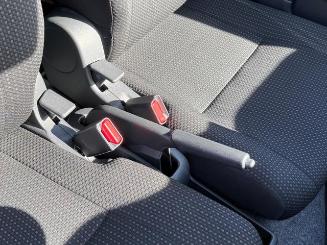 ハイゼットカーゴ クルーズＳＡＩＩＩ　ハイルーフ　４ＷＤ　ビジネスパッケージ　キーレス　前パワーウィンドウ　電格ミラー　純正ナビ　バックカメラ　ＥＴＣ　ドライブレコーダー　ＬＥＤヘッドライト　フルセグ　プライバシーガラス（36枚目）