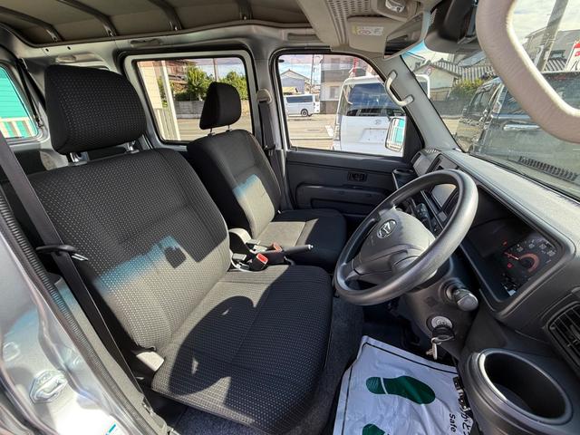 ハイゼットカーゴ クルーズＳＡＩＩＩ　ハイルーフ　４ＷＤ　ビジネスパッケージ　キーレス　前パワーウィンドウ　電格ミラー　純正ナビ　バックカメラ　ＥＴＣ　ドライブレコーダー　ＬＥＤヘッドライト　フルセグ　プライバシーガラス（37枚目）