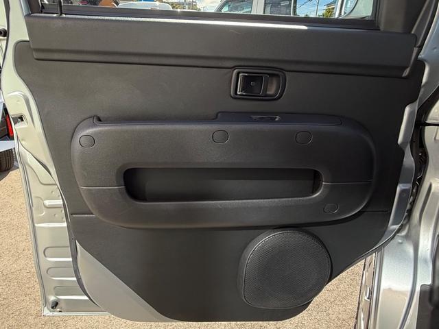 ハイゼットカーゴ クルーズＳＡＩＩＩ　ハイルーフ　４ＷＤ　ビジネスパッケージ　キーレス　前パワーウィンドウ　電格ミラー　純正ナビ　バックカメラ　ＥＴＣ　ドライブレコーダー　ＬＥＤヘッドライト　フルセグ　プライバシーガラス（42枚目）