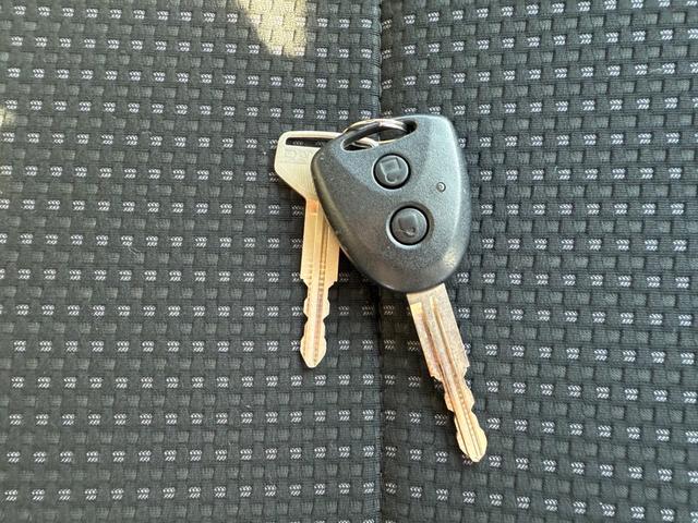 ハイゼットカーゴ クルーズＳＡＩＩＩ　ハイルーフ　４ＷＤ　ビジネスパッケージ　キーレス　前パワーウィンドウ　電格ミラー　純正ナビ　バックカメラ　ＥＴＣ　ドライブレコーダー　ＬＥＤヘッドライト　フルセグ　プライバシーガラス（50枚目）