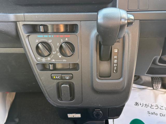 ハイゼットカーゴ ＤＸ　ＳＡＩＩＩ　ハイルーフ　キーレス　前パワーウィンドウ　衝突被害軽減ブレーキ　スマートアシスト　ＬＥＤヘッドライト　ドライブレコーダー　プライバシーガラス　両側スライドドア　記録簿（31枚目）