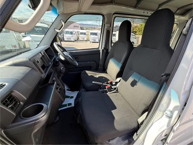 ハイゼットカーゴ ＤＸ　ＳＡＩＩＩ　ハイルーフ　キーレス　前パワーウィンドウ　衝突被害軽減ブレーキ　スマートアシスト　ＬＥＤヘッドライト　ドライブレコーダー　プライバシーガラス　両側スライドドア　記録簿（39枚目）