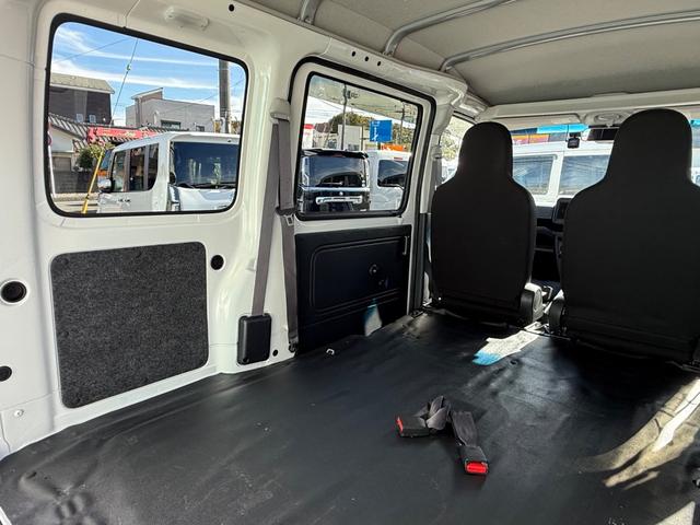 ハイゼットカーゴ ＤＸ　ＳＡＩＩＩ　ハイルーフ　キーレス　前パワーウィンドウ　衝突被害軽減ブレーキ　スマートアシスト　ＬＥＤヘッドライト　ドライブレコーダー　プライバシーガラス　両側スライドドア　記録簿（45枚目）