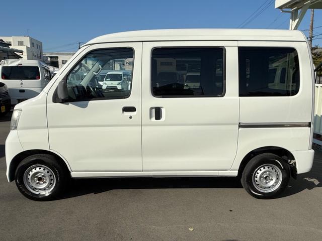 サンバーバン トランスポーター　ハイルーフ　キーレス　前パワーウィンドウ　プライバシーガラス　社外ナビ　バックカメラ　ＥＴＣ２．０　クリアランスソナー　両側スライドドア　記録簿　軽貨物　軽バン　軽自動車（13枚目）
