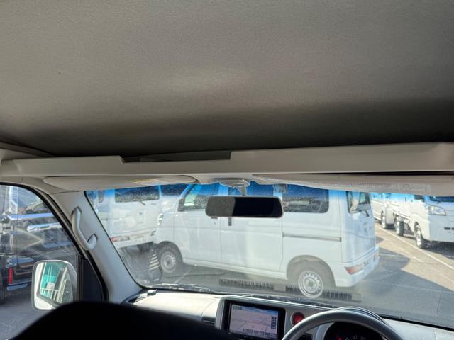 サンバーバン トランスポーター　ハイルーフ　キーレス　前パワーウィンドウ　プライバシーガラス　社外ナビ　バックカメラ　ＥＴＣ２．０　クリアランスソナー　両側スライドドア　記録簿　軽貨物　軽バン　軽自動車（28枚目）