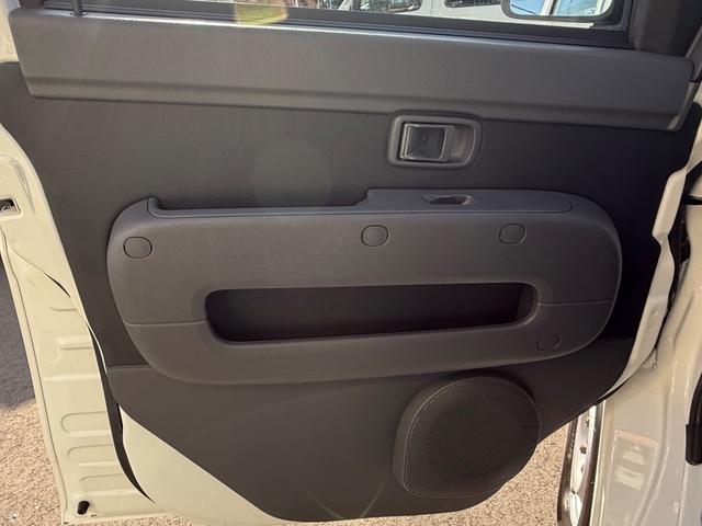 サンバーバン トランスポーター　ハイルーフ　キーレス　前パワーウィンドウ　プライバシーガラス　社外ナビ　バックカメラ　ＥＴＣ２．０　クリアランスソナー　両側スライドドア　記録簿　軽貨物　軽バン　軽自動車（41枚目）