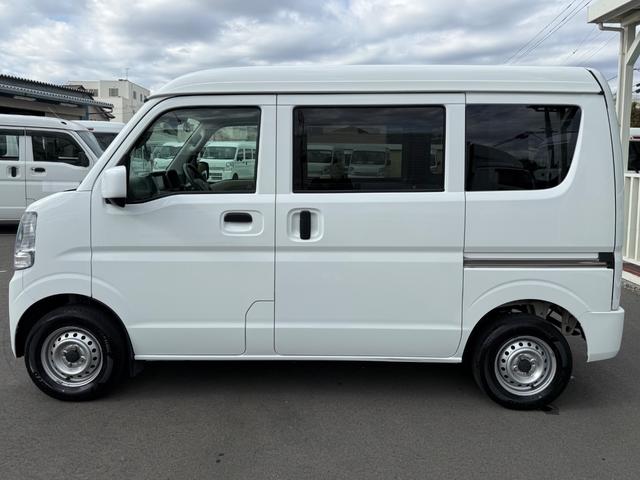 ＮＶ１００クリッパーバン ＤＸ　ＧＬセーフティパッケージ　ハイルーフ　４ＡＴ　キーレス　前パワーウィンドウ　電格ミラー　衝突被害軽減ブレーキ　純正ナビ　ＥＴＣ　ドライブレコーダー　フルセグ　プライバシーガラス　クリアランスソナー　記録簿　軽貨物　軽バン（12枚目）