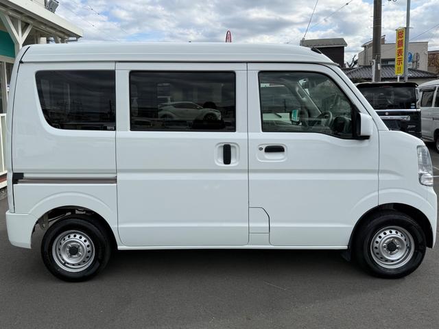 ＮＶ１００クリッパーバン ＤＸ　ＧＬセーフティパッケージ　ハイルーフ　４ＡＴ　キーレス　前パワーウィンドウ　電格ミラー　衝突被害軽減ブレーキ　純正ナビ　ＥＴＣ　ドライブレコーダー　フルセグ　プライバシーガラス　クリアランスソナー　記録簿　軽貨物　軽バン（13枚目）