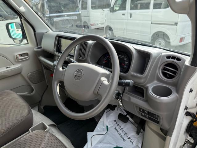 ＮＶ１００クリッパーバン ＤＸ　ＧＬセーフティパッケージ　ハイルーフ　４ＡＴ　キーレス　前パワーウィンドウ　電格ミラー　衝突被害軽減ブレーキ　純正ナビ　ＥＴＣ　ドライブレコーダー　フルセグ　プライバシーガラス　クリアランスソナー　記録簿　軽貨物　軽バン（23枚目）