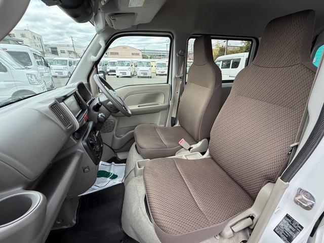 ＮＶ１００クリッパーバン ＤＸ　ＧＬセーフティパッケージ　ハイルーフ　４ＡＴ　キーレス　前パワーウィンドウ　電格ミラー　衝突被害軽減ブレーキ　純正ナビ　ＥＴＣ　ドライブレコーダー　フルセグ　プライバシーガラス　クリアランスソナー　記録簿　軽貨物　軽バン（37枚目）