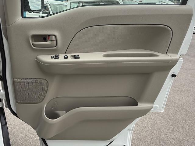 ＮＶ１００クリッパーバン ＤＸ　ＧＬセーフティパッケージ　ハイルーフ　４ＡＴ　キーレス　前パワーウィンドウ　電格ミラー　衝突被害軽減ブレーキ　純正ナビ　ＥＴＣ　ドライブレコーダー　フルセグ　プライバシーガラス　クリアランスソナー　記録簿　軽貨物　軽バン（40枚目）