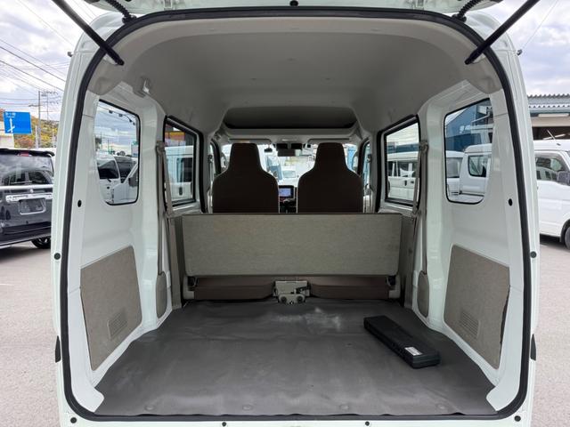 ＮＶ１００クリッパーバン ＤＸ　ＧＬセーフティパッケージ　ハイルーフ　４ＡＴ　キーレス　前パワーウィンドウ　電格ミラー　衝突被害軽減ブレーキ　純正ナビ　ＥＴＣ　ドライブレコーダー　フルセグ　プライバシーガラス　クリアランスソナー　記録簿　軽貨物　軽バン（44枚目）