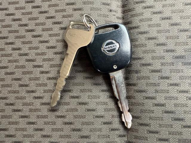 ＮＶ１００クリッパーバン ＤＸ　ＧＬセーフティパッケージ　ハイルーフ　４ＡＴ　キーレス　前パワーウィンドウ　電格ミラー　衝突被害軽減ブレーキ　純正ナビ　ＥＴＣ　ドライブレコーダー　フルセグ　プライバシーガラス　クリアランスソナー　記録簿　軽貨物　軽バン（50枚目）