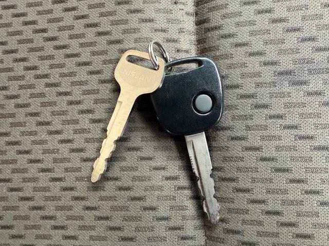 ＮＶ１００クリッパーバン ＤＸ　ＧＬセーフティパッケージ　ハイルーフ　４ＡＴ　キーレス　前パワーウィンドウ　電格ミラー　衝突被害軽減ブレーキ　純正ナビ　ＥＴＣ　ドライブレコーダー　フルセグ　プライバシーガラス　クリアランスソナー　記録簿　軽貨物　軽バン（51枚目）