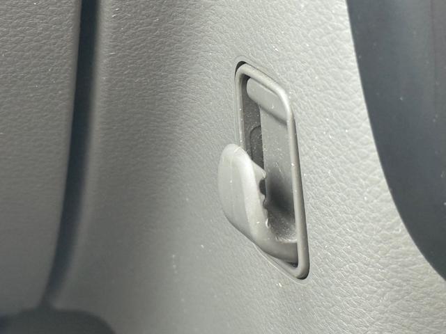 ＮＶ１００クリッパーバン ＤＸ　ＧＬセーフティパッケージ　ハイルーフ　４ＡＴ　キーレス　前パワーウィンドウ　電格ミラー　衝突被害軽減ブレーキ　純正ナビ　ＥＴＣ　ドライブレコーダー　フルセグ　プライバシーガラス　クリアランスソナー　記録簿　軽貨物　軽バン（52枚目）