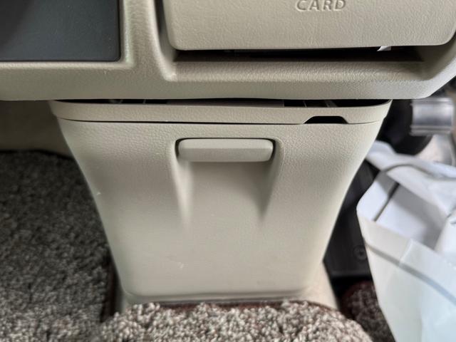 ＮＶ１００クリッパーリオ Ｇ　ハイルーフ　スマートキー　前後パワーウィンドウ　電格ミラー　衝突被害軽減ブレーキ　純正ナビ　ｂｌｕｅｔｏｏｔｈ　フルセグ　ＥＴＣ　プライバシーガラス　クリアランスソナー　両側電動スライドドア（30枚目）