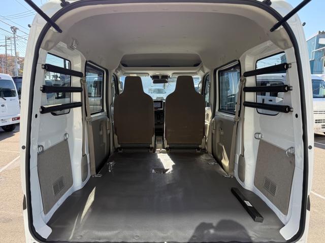 NV100クリッパーバン DX GLセーフティパッケージ ハイルーフ キーレス 前パワーウィンドウ 電格ミラー 社外ナビ ハロゲンライト 両側スライドドア 衝突被害軽減ブレーキ プライバシーガラス 軽貨物 軽バン(3枚目)