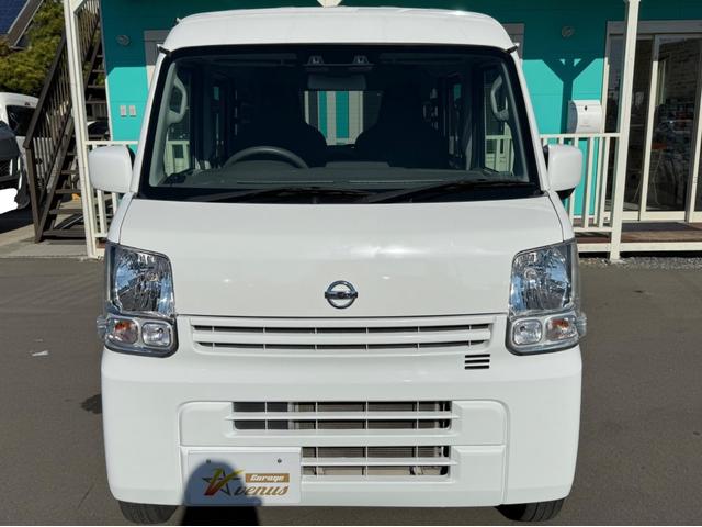NV100クリッパーバン DX GLセーフティパッケージ ハイルーフ キーレス 前パワーウィンドウ 電格ミラー 社外ナビ ハロゲンライト 両側スライドドア 衝突被害軽減ブレーキ プライバシーガラス 軽貨物 軽バン(11枚目)