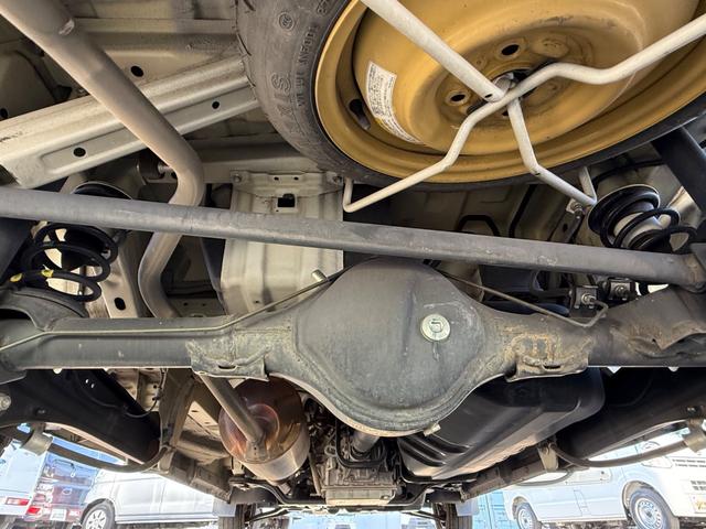 NV100クリッパーバン DX GLセーフティパッケージ ハイルーフ キーレス 前パワーウィンドウ 電格ミラー 社外ナビ ハロゲンライト 両側スライドドア 衝突被害軽減ブレーキ プライバシーガラス 軽貨物 軽バン(23枚目)