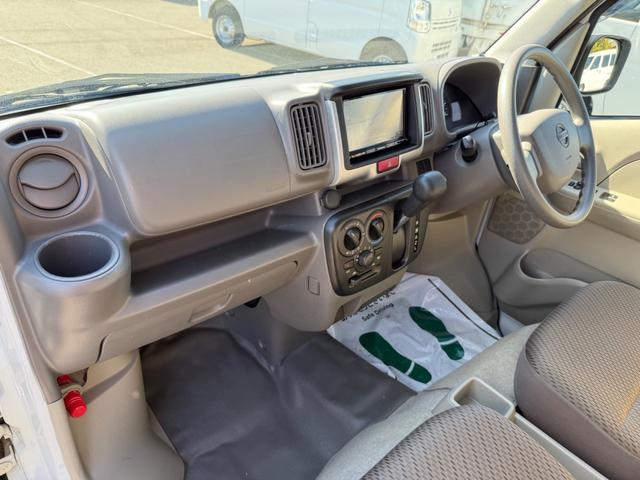 NV100クリッパーバン DX GLセーフティパッケージ ハイルーフ キーレス 前パワーウィンドウ 電格ミラー 社外ナビ ハロゲンライト 両側スライドドア 衝突被害軽減ブレーキ プライバシーガラス 軽貨物 軽バン(25枚目)