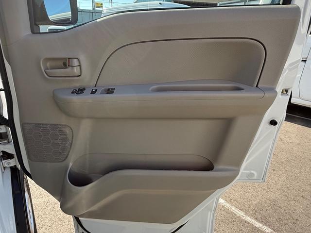 NV100クリッパーバン DX GLセーフティパッケージ ハイルーフ キーレス 前パワーウィンドウ 電格ミラー 社外ナビ ハロゲンライト 両側スライドドア 衝突被害軽減ブレーキ プライバシーガラス 軽貨物 軽バン(41枚目)