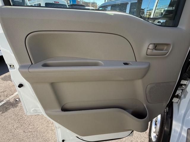 NV100クリッパーバン DX GLセーフティパッケージ ハイルーフ キーレス 前パワーウィンドウ 電格ミラー 社外ナビ ハロゲンライト 両側スライドドア 衝突被害軽減ブレーキ プライバシーガラス 軽貨物 軽バン(42枚目)