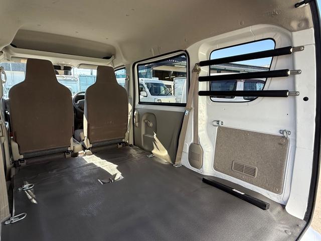 NV100クリッパーバン DX GLセーフティパッケージ ハイルーフ キーレス 前パワーウィンドウ 電格ミラー 社外ナビ ハロゲンライト 両側スライドドア 衝突被害軽減ブレーキ プライバシーガラス 軽貨物 軽バン(43枚目)