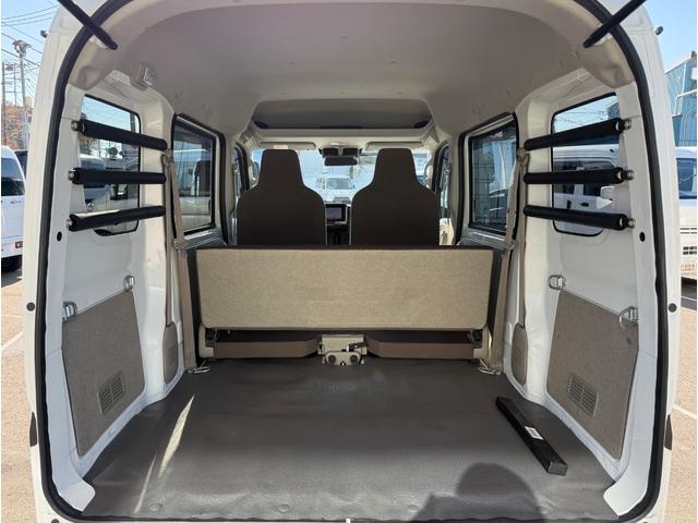 NV100クリッパーバン DX GLセーフティパッケージ ハイルーフ キーレス 前パワーウィンドウ 電格ミラー 社外ナビ ハロゲンライト 両側スライドドア 衝突被害軽減ブレーキ プライバシーガラス 軽貨物 軽バン(45枚目)