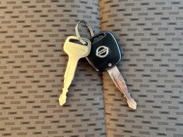 NV100クリッパーバン DX GLセーフティパッケージ ハイルーフ キーレス 前パワーウィンドウ 電格ミラー 社外ナビ ハロゲンライト 両側スライドドア 衝突被害軽減ブレーキ プライバシーガラス 軽貨物 軽バン(50枚目)