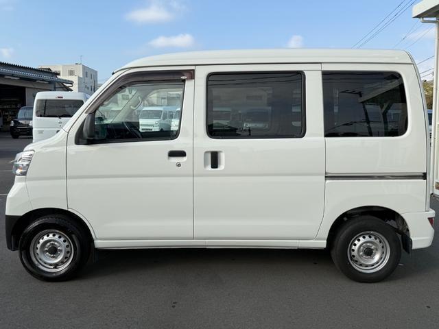ハイゼットカーゴ ＤＸ　ＳＡＩＩＩ　ハイルーフ　キーレス　前パワーウィンドウ　衝突被害軽減ブレーキ　スマートアシスト　プライバシーガラス　クリアランスソナー　ハロゲンライト　両側スライドドア　軽貨物　軽バン（13枚目）