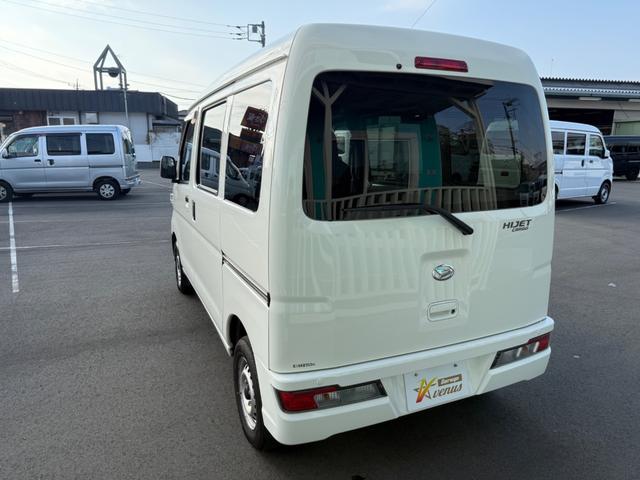 ハイゼットカーゴ ＤＸ　ＳＡＩＩＩ　ハイルーフ　キーレス　前パワーウィンドウ　衝突被害軽減ブレーキ　スマートアシスト　プライバシーガラス　クリアランスソナー　ハロゲンライト　両側スライドドア　軽貨物　軽バン（17枚目）