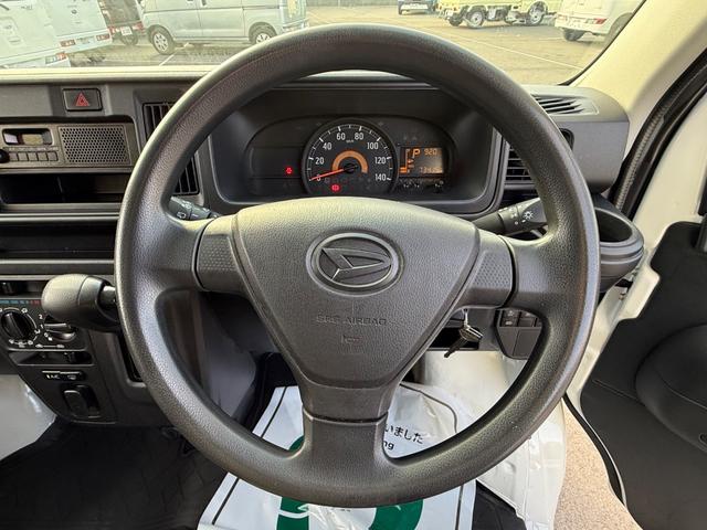 ハイゼットカーゴ ＤＸ　ＳＡＩＩＩ　ハイルーフ　キーレス　前パワーウィンドウ　衝突被害軽減ブレーキ　スマートアシスト　プライバシーガラス　クリアランスソナー　ハロゲンライト　両側スライドドア　軽貨物　軽バン（32枚目）