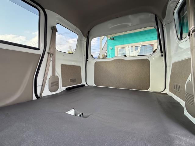 NV100クリッパーバン DX GLセーフティパッケージ ハイルーフ キーレス 前パワーウィンドウ 電格ミラー ナビ Bluetooth バックカメラ ETC 衝突被害軽減ブレーキ プライバシーガラス クリアランスソナー 両側スライドドア 軽貨物 軽バン(4枚目)