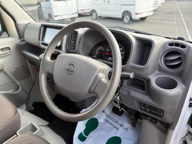 NV100クリッパーバン DX GLセーフティパッケージ ハイルーフ キーレス 前パワーウィンドウ 電格ミラー ナビ Bluetooth バックカメラ ETC 衝突被害軽減ブレーキ プライバシーガラス クリアランスソナー 両側スライドドア 軽貨物 軽バン(25枚目)