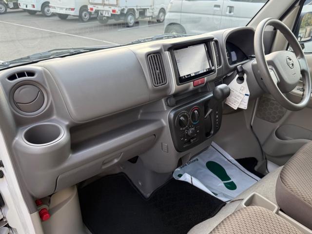 NV100クリッパーバン DX GLセーフティパッケージ ハイルーフ キーレス 前パワーウィンドウ 電格ミラー ナビ Bluetooth バックカメラ ETC 衝突被害軽減ブレーキ プライバシーガラス クリアランスソナー 両側スライドドア 軽貨物 軽バン(26枚目)