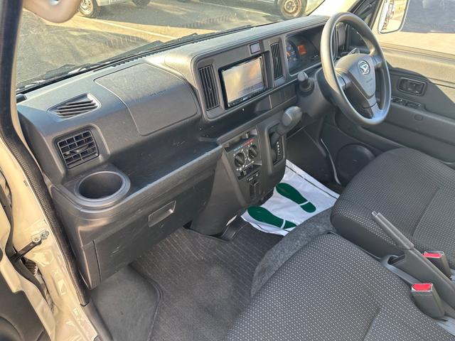 ハイゼットカーゴ クルーズSAIII ハイルーフ キーレス 前パワーウィンドウ 衝突被害軽減ブレーキ スマートアシスト 社外ナビ バックカメラ ドライブレコーダー プライバシーガラス 両側スライドドア クリアランスソナー 記録簿(26枚目)