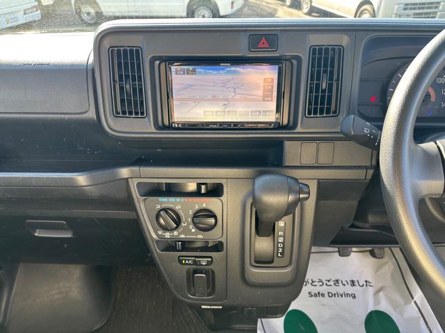 ハイゼットカーゴ クルーズSAIII ハイルーフ キーレス 前パワーウィンドウ 衝突被害軽減ブレーキ スマートアシスト 社外ナビ バックカメラ ドライブレコーダー プライバシーガラス 両側スライドドア クリアランスソナー 記録簿(30枚目)