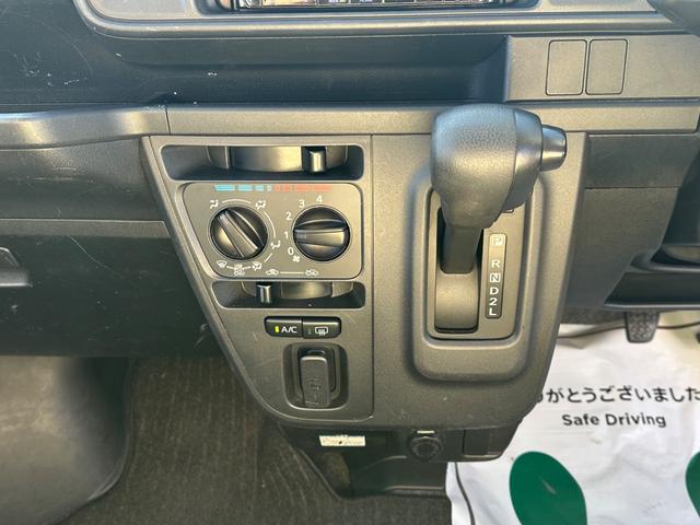 ハイゼットカーゴ クルーズSAIII ハイルーフ キーレス 前パワーウィンドウ 衝突被害軽減ブレーキ スマートアシスト 社外ナビ バックカメラ ドライブレコーダー プライバシーガラス 両側スライドドア クリアランスソナー 記録簿(31枚目)