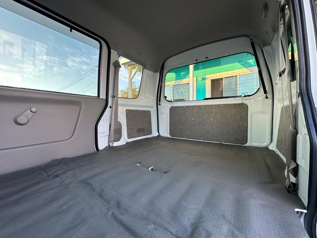 エブリイ ＰＣ　ハイルーフ　キーレス　前パワーウィンドウ　プライバシーガラス　社外ナビ　ハロゲンライト　両側スライドドア　記録簿　軽自動車　軽貨物　軽バン（4枚目）