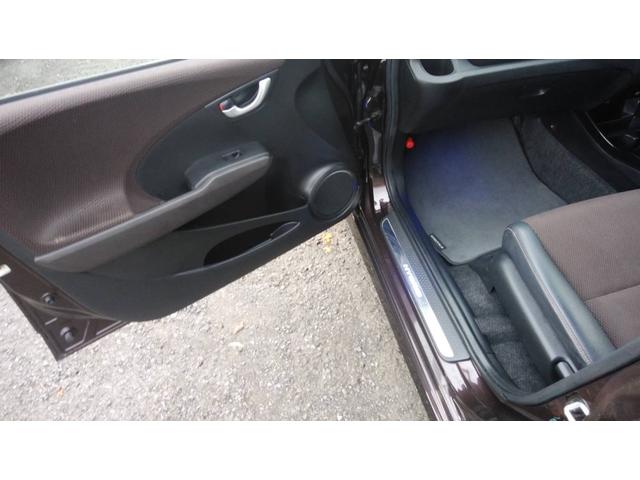 ハイブリッド・ナビプレミアムセレクション ハイブリッド ETC バックカメラ ナビ オートクルーズコントロール HID スマートキー アイドリングストップ 電動格納ミラー CVT 盗難防止システム 衝突安全ボディ アルミホイール CD ABS(26枚目)