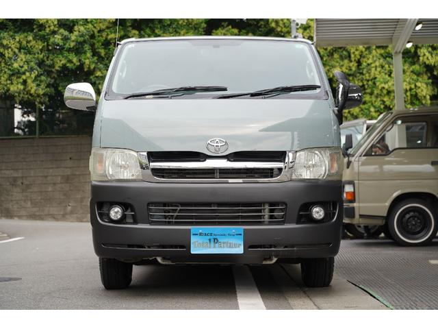 ハイエースバン ロングスーパーＧＬ　ディーゼルターボ／２．５００ｃｃ／塗替アースカラー／アーバンカーキ／社外１５インチＡＷ／ＧＯＯＤＹＥＡＲ製ホワイトレターバンタイヤ／１９５／８０Ｒ／１５／純正キーレス／Ｗエアーバック／１００Ｖ電源／（2枚目）