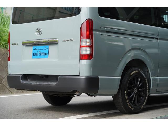 ハイエースバン ロングスーパーＧＬ　ディーゼルターボ／２．５００ｃｃ／塗替アースカラー／アーバンカーキ／社外１５インチＡＷ／ＧＯＯＤＹＥＡＲ製ホワイトレターバンタイヤ／１９５／８０Ｒ／１５／純正キーレス／Ｗエアーバック／１００Ｖ電源／（8枚目）