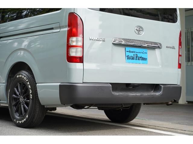 ハイエースバン ロングスーパーＧＬ　ディーゼルターボ／２．５００ｃｃ／塗替アースカラー／アーバンカーキ／社外１５インチＡＷ／ＧＯＯＤＹＥＡＲ製ホワイトレターバンタイヤ／１９５／８０Ｒ／１５／純正キーレス／Ｗエアーバック／１００Ｖ電源／（9枚目）