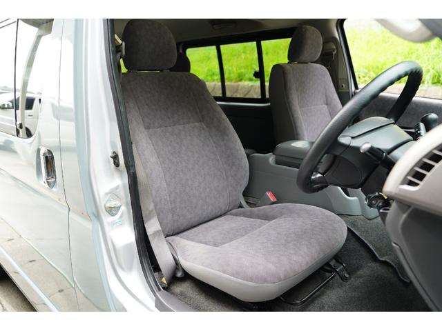 ハイエースバン ロングスーパーＧＬ　ディーゼルターボ／２．５００ｃｃ／塗替アースカラー／アーバンカーキ／社外１５インチＡＷ／ＧＯＯＤＹＥＡＲ製ホワイトレターバンタイヤ／１９５／８０Ｒ／１５／純正キーレス／Ｗエアーバック／１００Ｖ電源／（13枚目）
