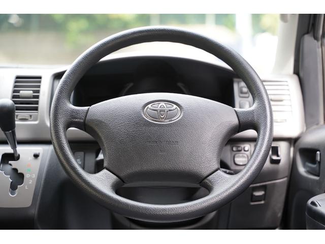 ハイエースバン ロングスーパーＧＬ　ディーゼルターボ／２．５００ｃｃ／塗替アースカラー／アーバンカーキ／社外１５インチＡＷ／ＧＯＯＤＹＥＡＲ製ホワイトレターバンタイヤ／１９５／８０Ｒ／１５／純正キーレス／Ｗエアーバック／１００Ｖ電源／（15枚目）