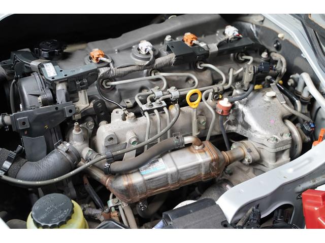 ハイエースバン ロングスーパーＧＬ　ディーゼルターボ／２．５００ｃｃ／塗替アースカラー／アーバンカーキ／社外１５インチＡＷ／ＧＯＯＤＹＥＡＲ製ホワイトレターバンタイヤ／１９５／８０Ｒ／１５／純正キーレス／Ｗエアーバック／１００Ｖ電源／（17枚目）