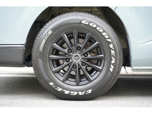 ハイエースバン ロングスーパーＧＬ　ディーゼルターボ／２．５００ｃｃ／塗替アースカラー／アーバンカーキ／社外１５インチＡＷ／ＧＯＯＤＹＥＡＲ製ホワイトレターバンタイヤ／１９５／８０Ｒ／１５／純正キーレス／Ｗエアーバック／１００Ｖ電源／（21枚目）