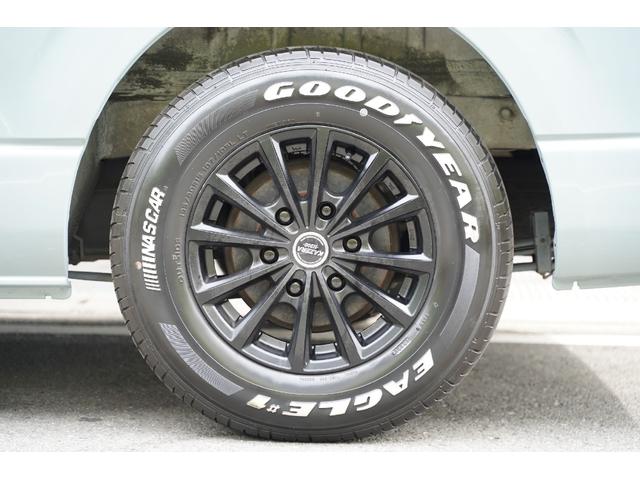 ハイエースバン ロングスーパーＧＬ　ディーゼルターボ／２．５００ｃｃ／塗替アースカラー／アーバンカーキ／社外１５インチＡＷ／ＧＯＯＤＹＥＡＲ製ホワイトレターバンタイヤ／１９５／８０Ｒ／１５／純正キーレス／Ｗエアーバック／１００Ｖ電源／（22枚目）