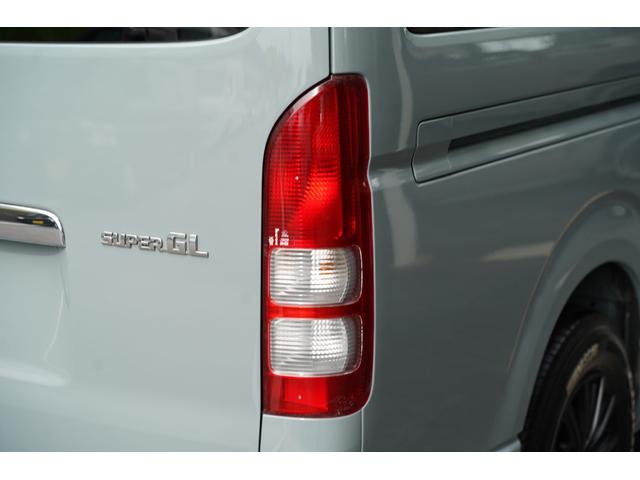 ハイエースバン ロングスーパーＧＬ　ディーゼルターボ／２．５００ｃｃ／塗替アースカラー／アーバンカーキ／社外１５インチＡＷ／ＧＯＯＤＹＥＡＲ製ホワイトレターバンタイヤ／１９５／８０Ｒ／１５／純正キーレス／Ｗエアーバック／１００Ｖ電源／（53枚目）
